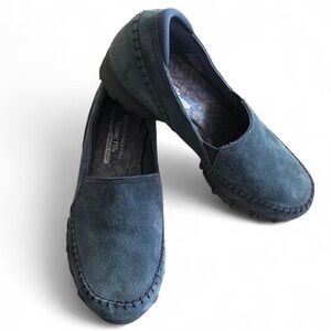 NWOT Skechers Relaxed Fit Air-Cooled Memory Foam Shoes Suede Loafers Women's 9.5